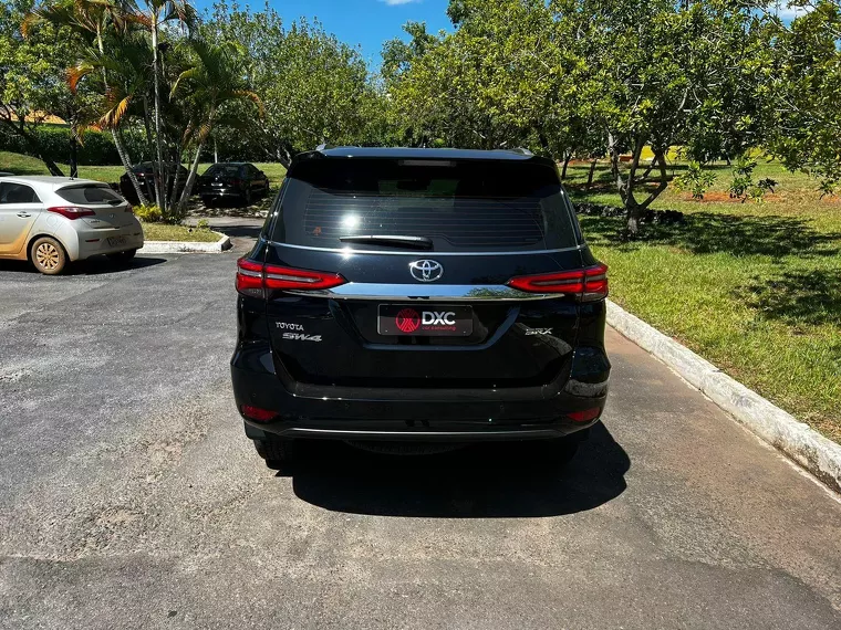 Toyota Hilux SW4 Preto 19