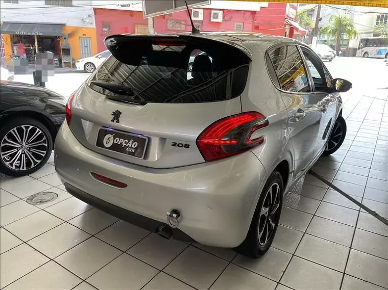 Peugeot 208 Prata 3