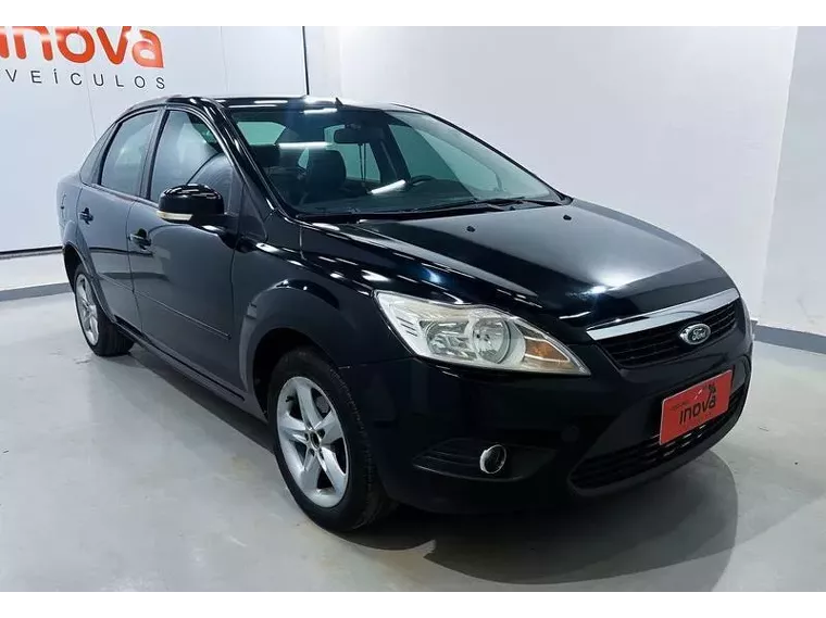 Ford Focus Preto 11