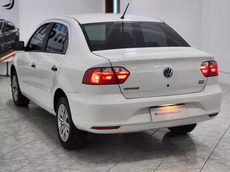 Volkswagen Voyage Branco 7