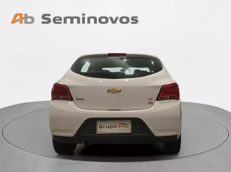 Chevrolet Onix Branco 6