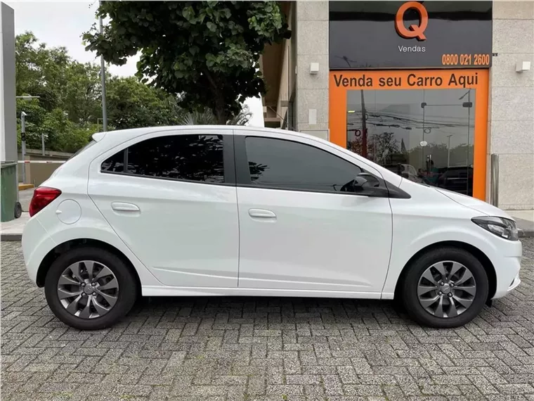 Chevrolet Onix Branco 8