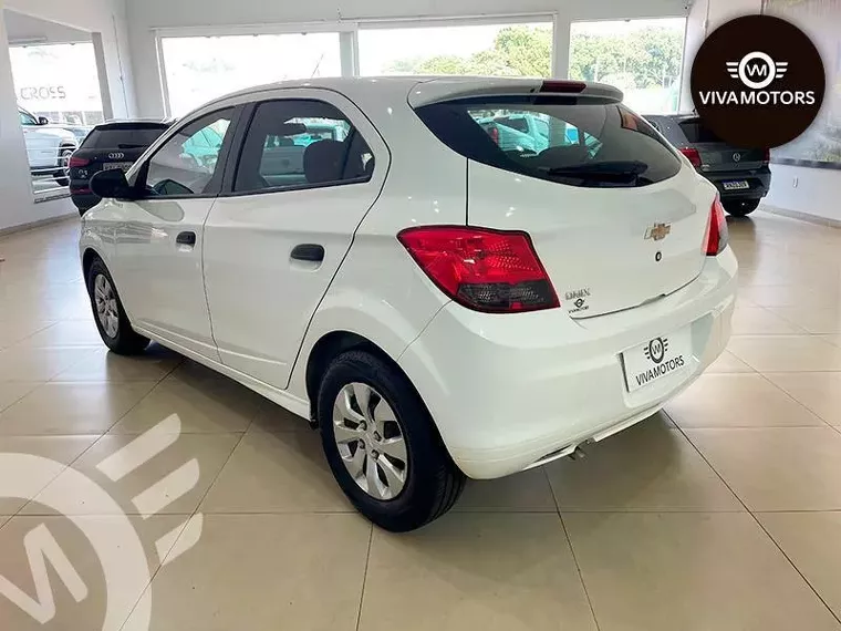 Chevrolet Onix Branco 3