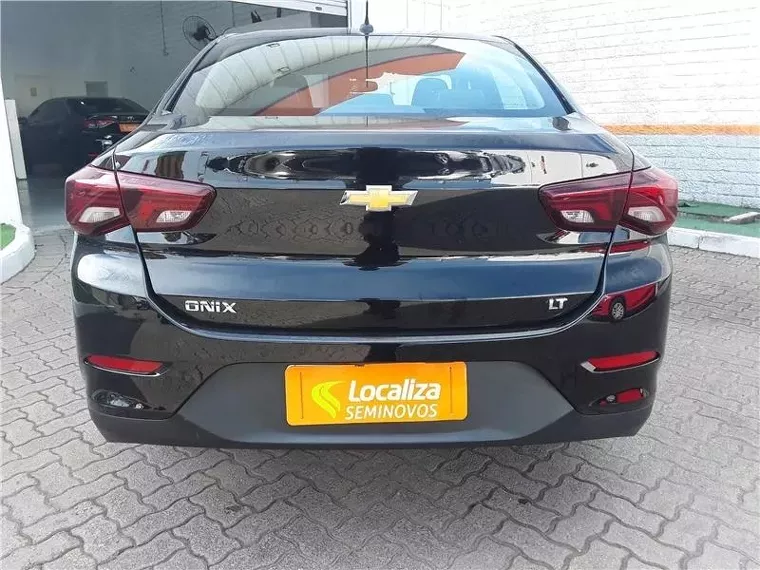 Chevrolet Onix Preto 10