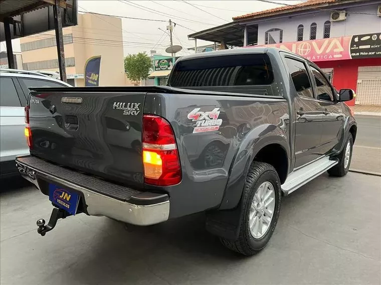 Toyota Hilux Cinza 4