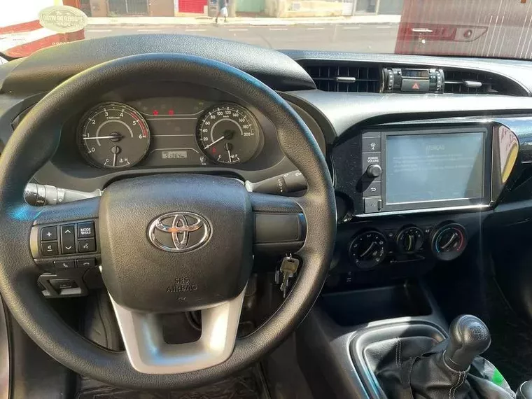 Toyota Hilux Prata 3