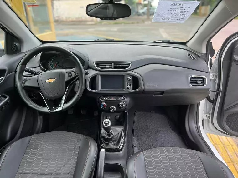 Chevrolet Onix Prata 6