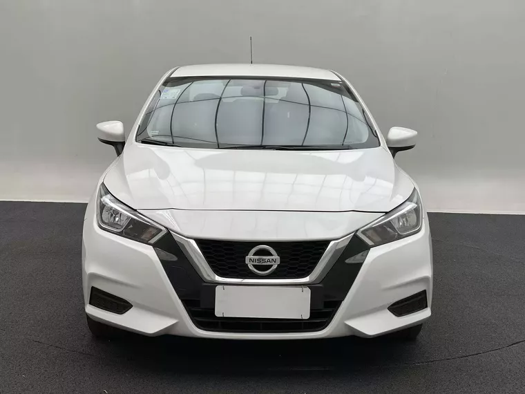 Nissan Versa Branco 12