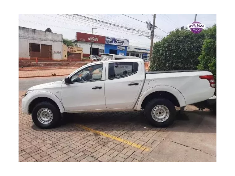 Mitsubishi L200 Branco 15