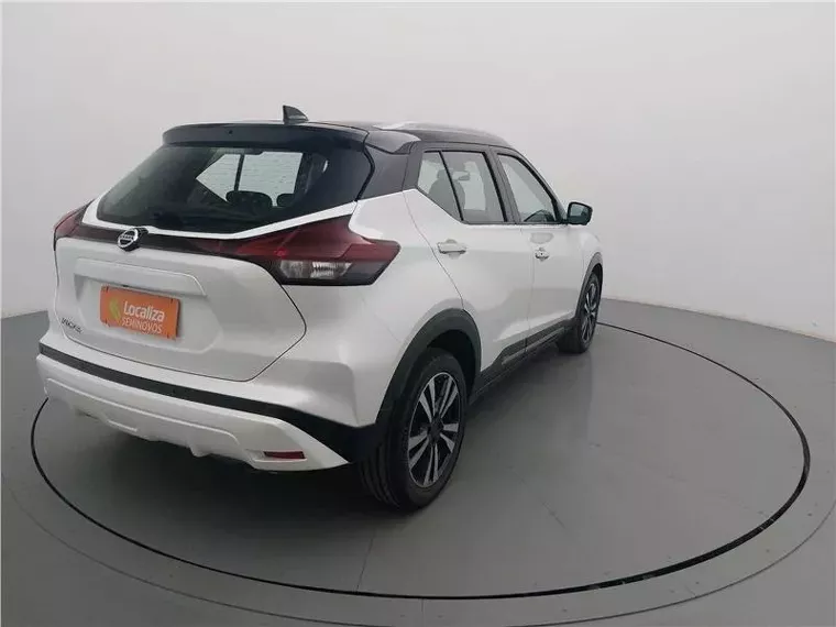 Nissan Kicks Branco 2