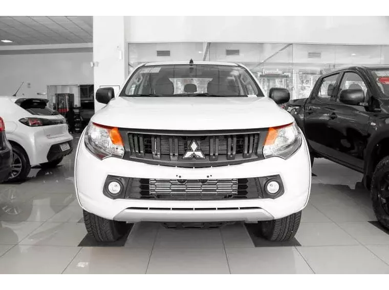 Mitsubishi L200 Triton Branco 8