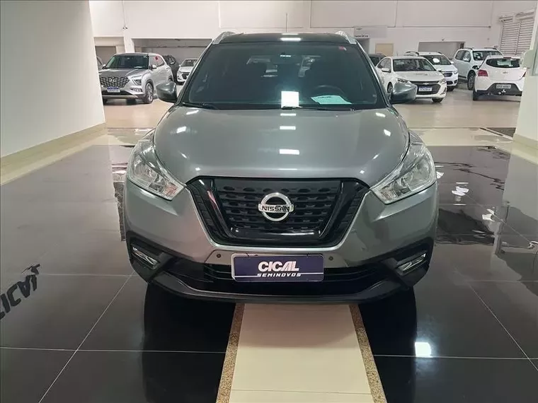 Nissan Kicks Cinza 13