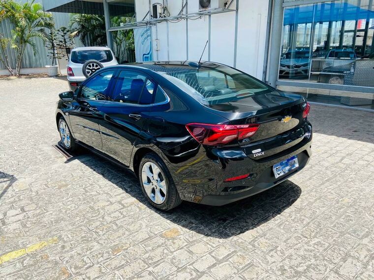 Chevrolet Onix Preto 11