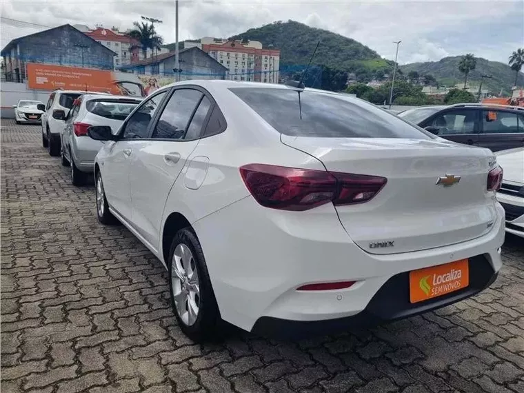 Chevrolet Onix Branco 6