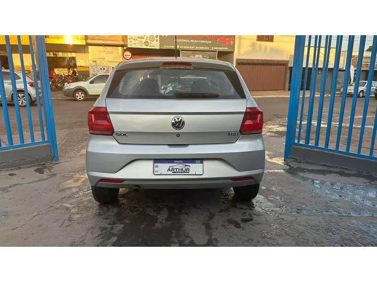 Volkswagen Gol Prata 1