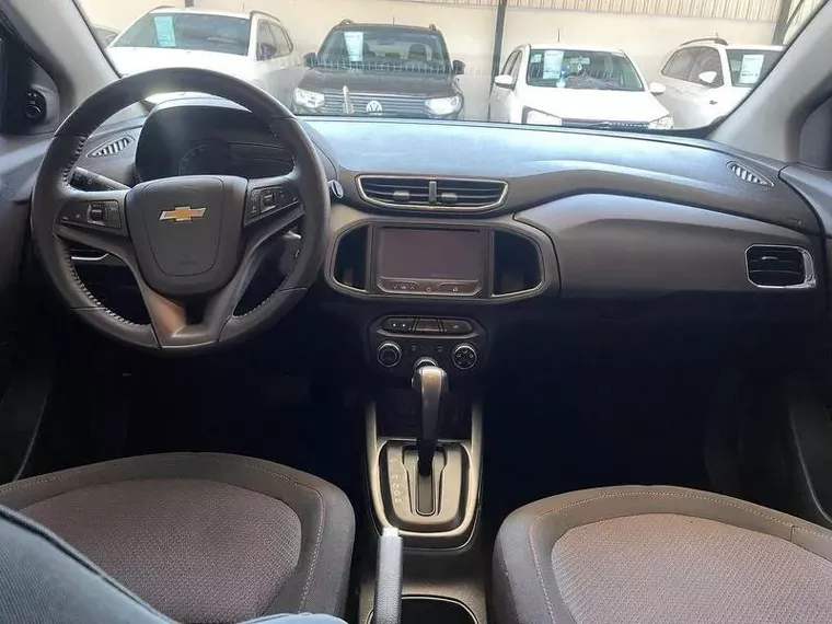 Chevrolet Onix Branco 6