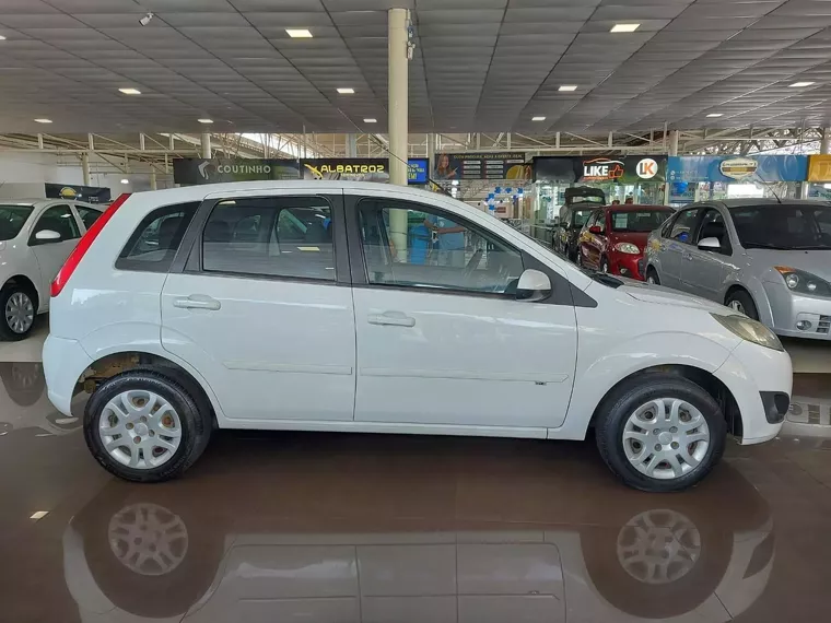 Ford Fiesta Branco 10