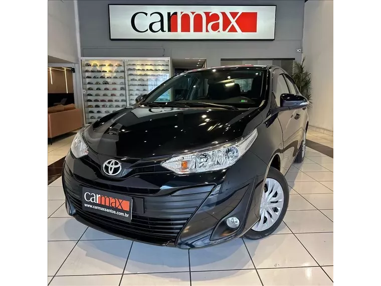 Toyota Yaris Preto 1