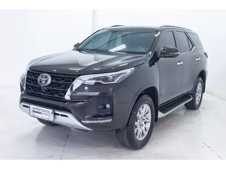 Toyota Hilux SW4 Marrom 7