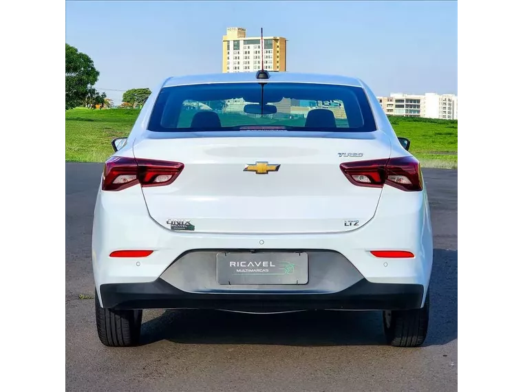 Chevrolet Onix Branco 14