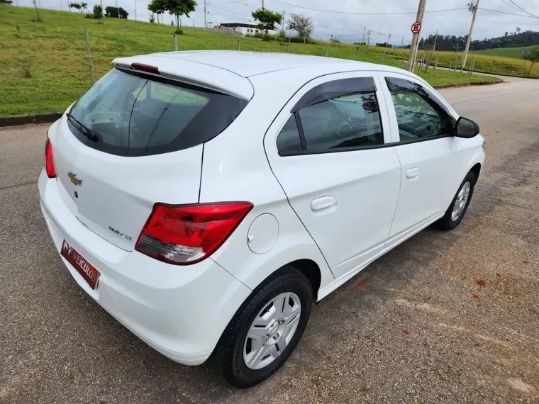 Chevrolet Onix Branco 3