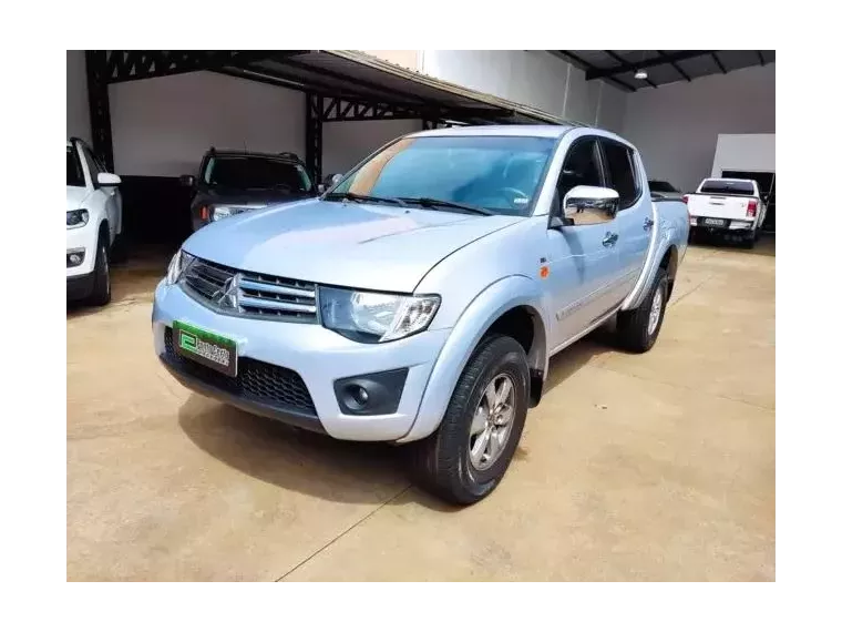 Mitsubishi L200 Triton Prata 8