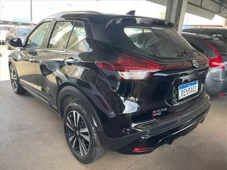 Nissan Kicks Preto 5