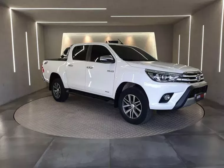 Toyota Hilux Branco 1