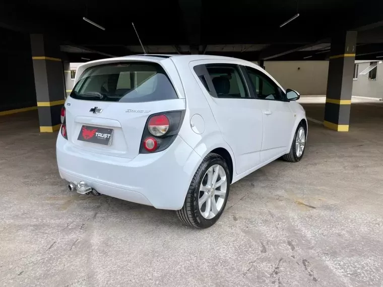 Chevrolet Sonic Branco 6