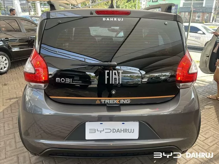 Fiat Mobi Cinza 16