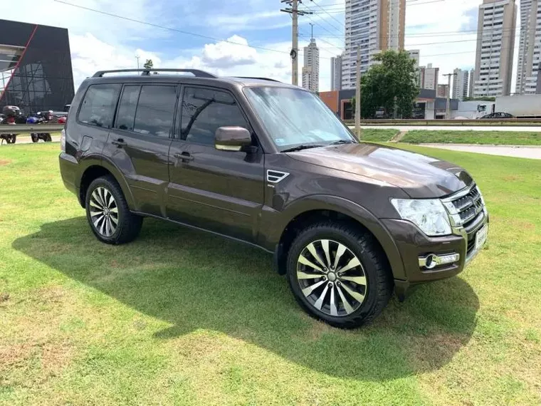 Mitsubishi Pajero Full Marrom 14