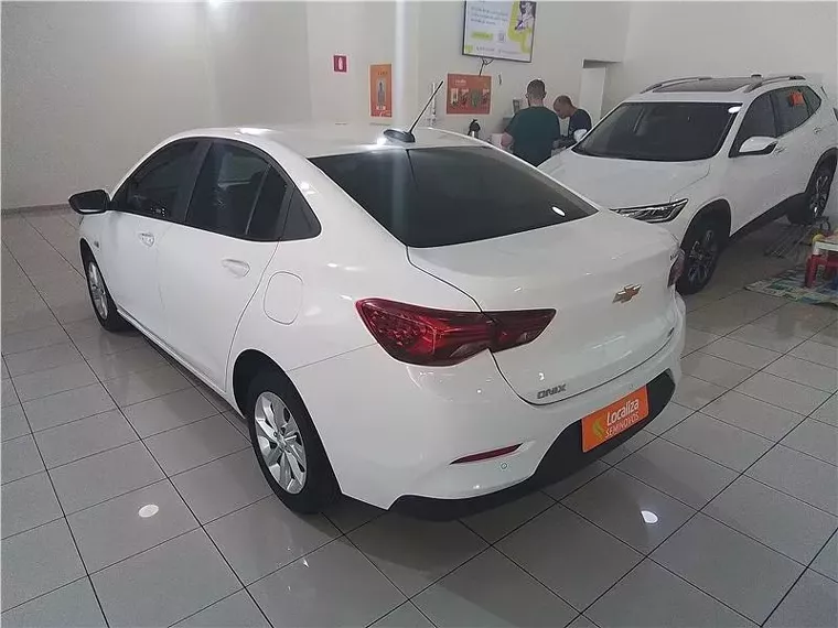 Chevrolet Onix Branco 7