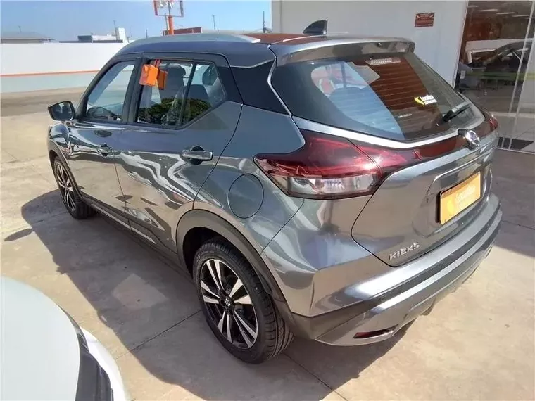 Nissan Kicks Cinza 14