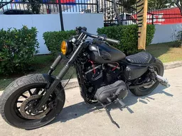 XL 883