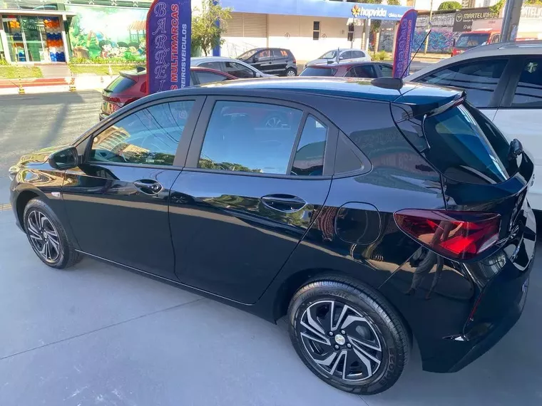 Chevrolet Onix Preto 23