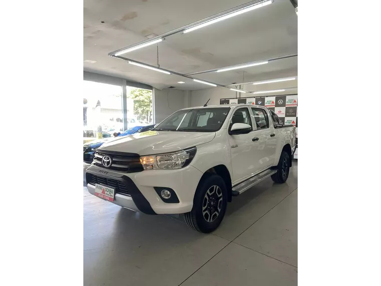 Toyota Hilux Branco 3