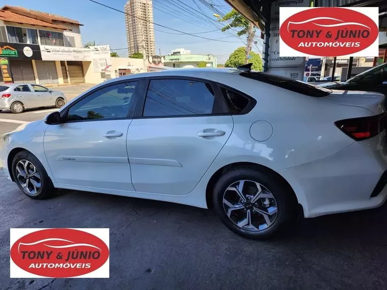 KIA Cerato Branco 9