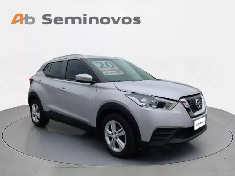 Nissan Kicks Prata 2