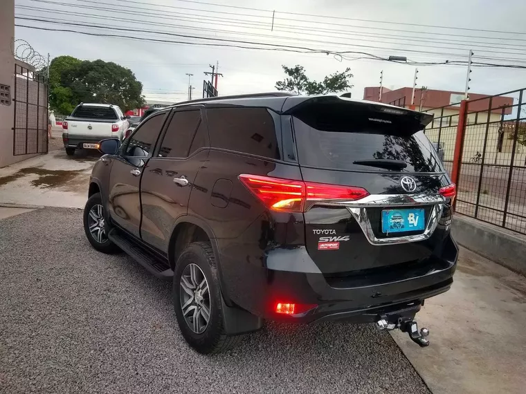 Toyota Hilux SW4 Preto 2