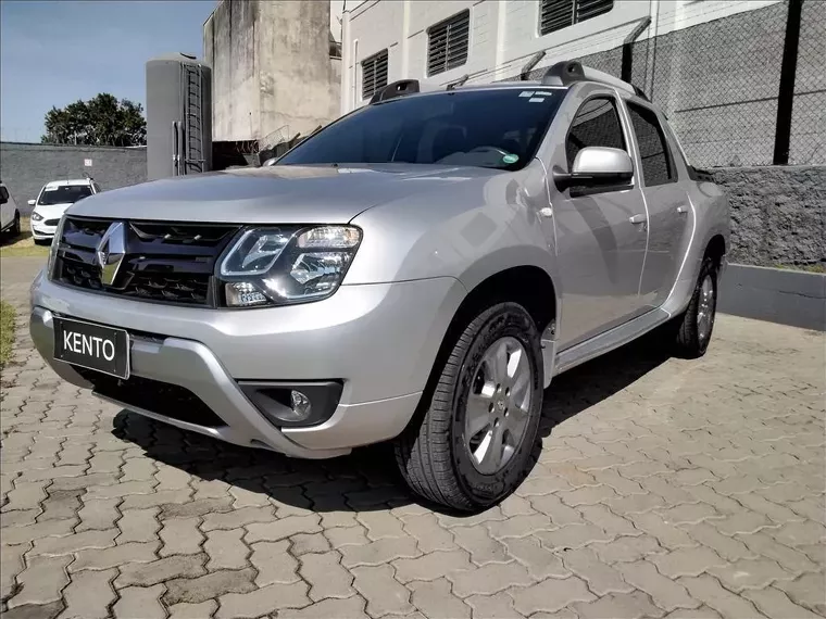 Renault Duster Oroch Prata 11