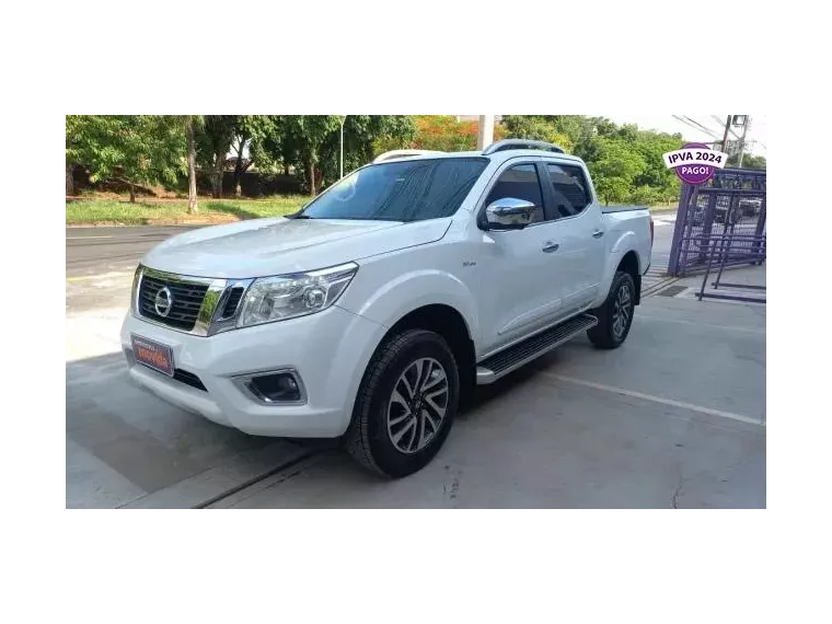 Nissan Frontier Branco 2