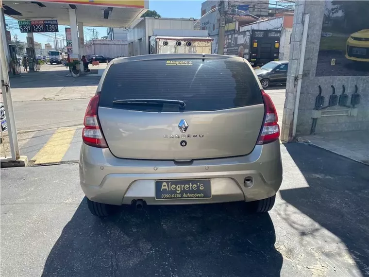 Renault Sandero Dourado 1