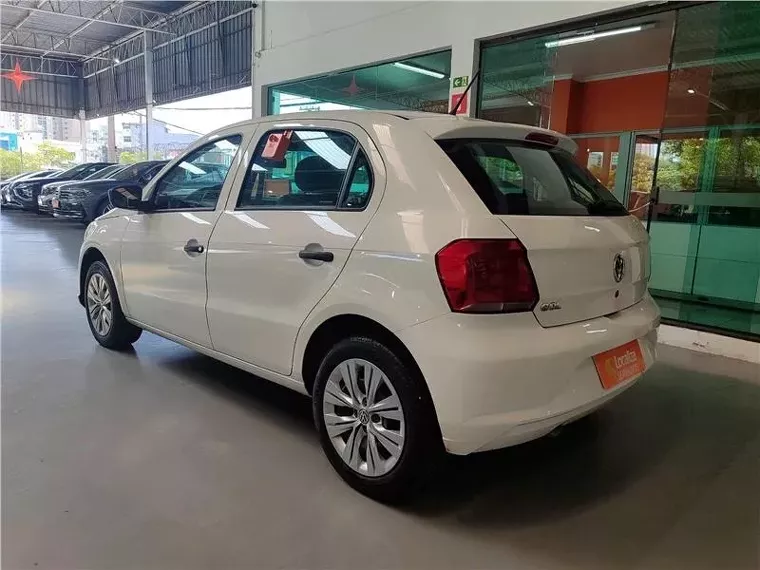 Volkswagen Gol Branco 11