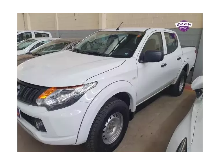 Mitsubishi L200 Branco 4