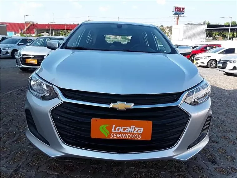 Chevrolet Onix Prata 1