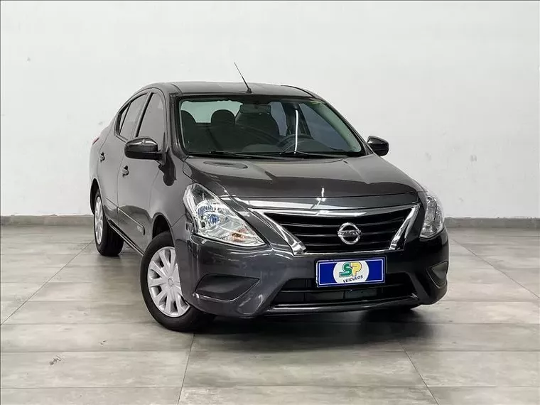 Nissan Versa Cinza 5