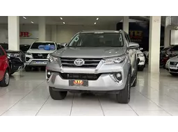 Toyota Hilux SW4