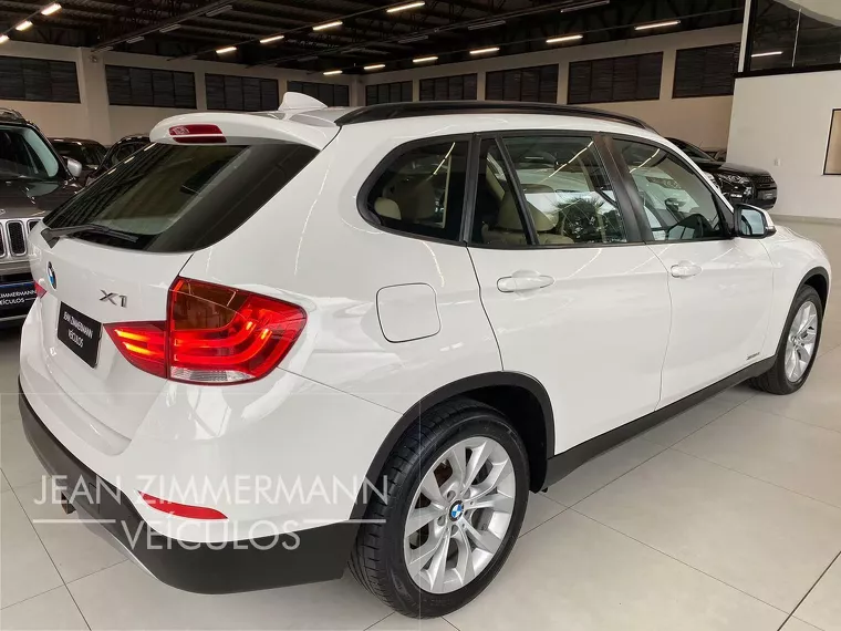 BMW X1 Branco 12