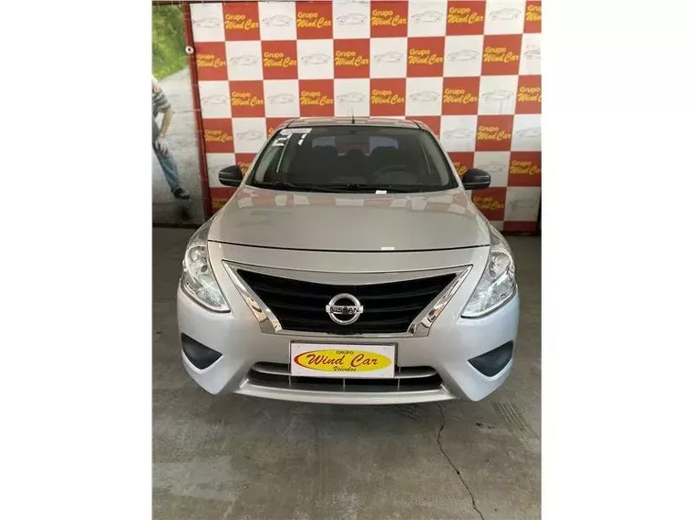 Nissan Versa Prata 1