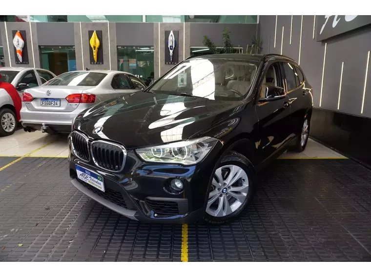 BMW X1 Preto 10